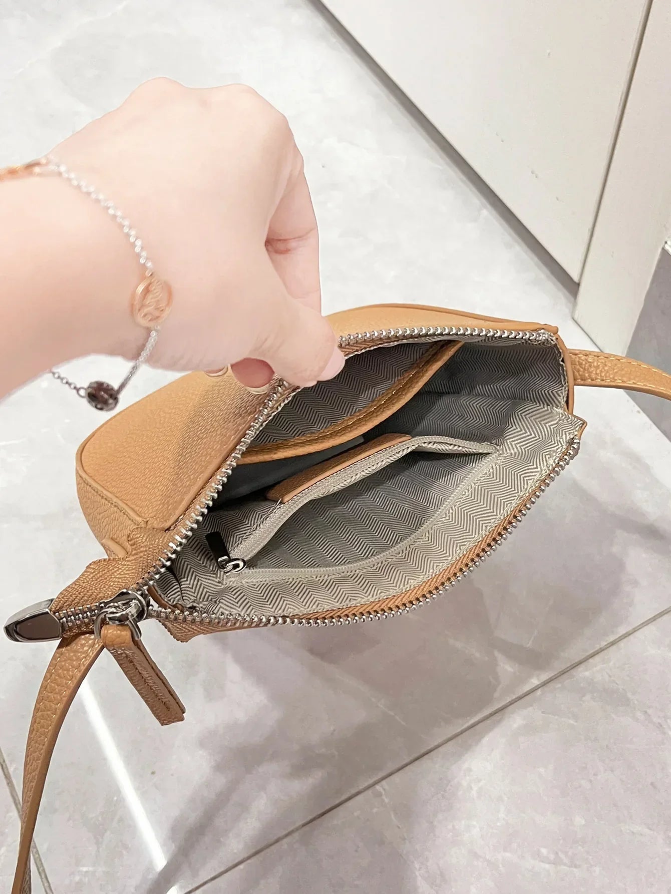 Mini Sac Bandoulière Cuir Grainé – Élégance Discrète