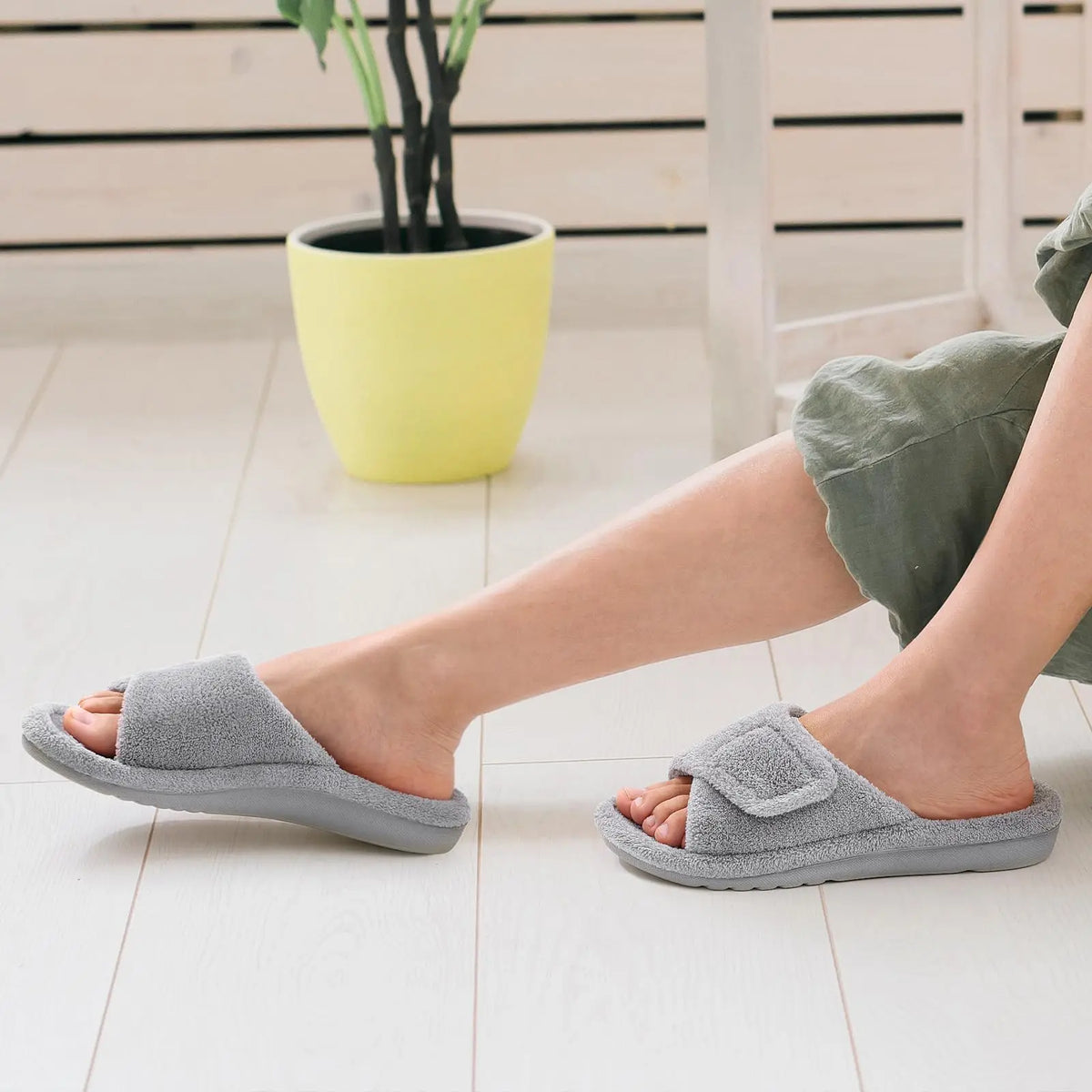 Pantoufles à Bout Ouvert Réglables Ultra-Moelleuses & Confortables – Idéales Maison & Détente