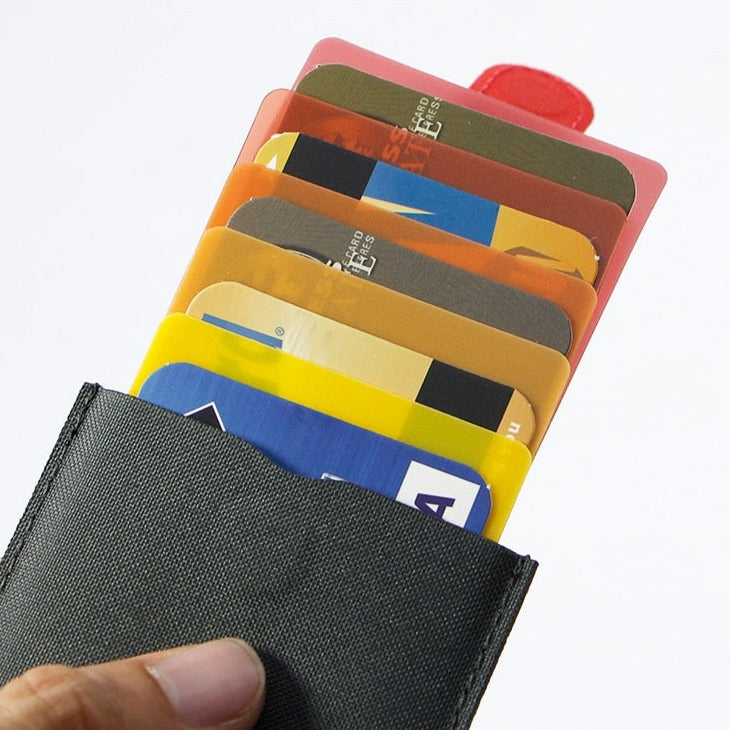 Porte-cartes avec tirette colorée